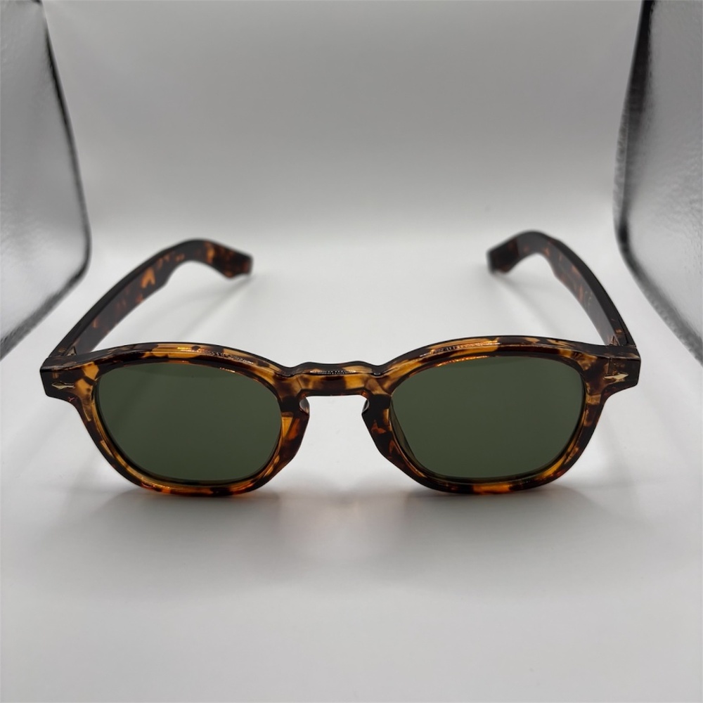 Leopard print round frame sunglasses with dark tinted lenses - Picture 2 of 3
